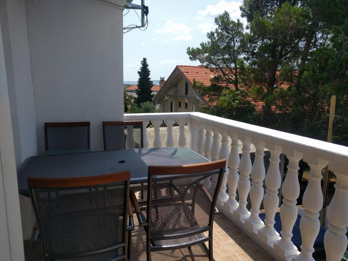 Appartement Bosi I Goli à Starigrad Paklenica Extérieur photo